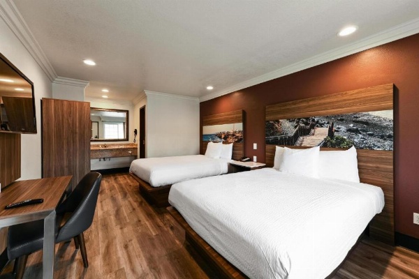 Hyland Inn near Legoland image 36